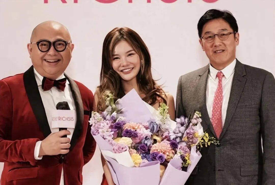 开云体育登录网站入口-生4子拿9000万豪宅却痛哭“想要尊重”：这场豪门官宣，谁赢了？